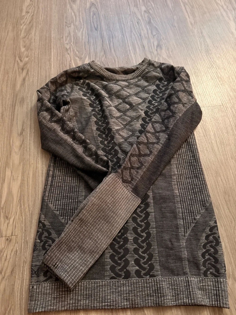 lululemon athletica Gray Patterned Long Sleeve Top - Picture 3 of 4